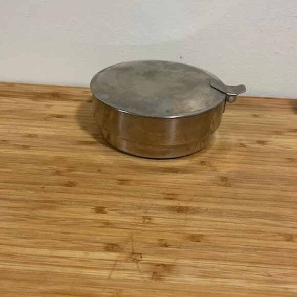 Set of 1 quart Stainless Gease container & 1.5 cups measuring cup - Picture 4 of 5